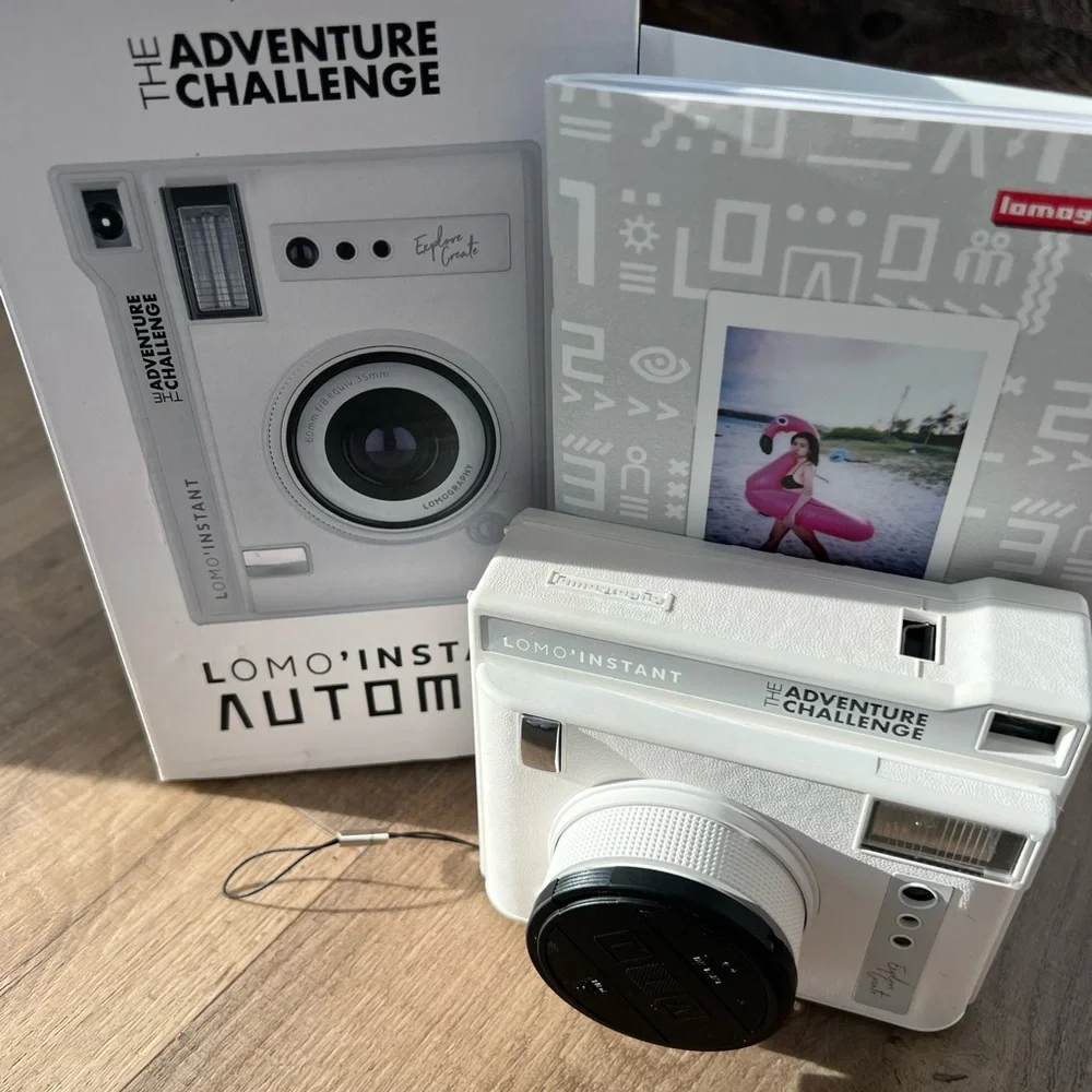 Excellent condition! Limited Edition Fujifilm Instax Mini Polaroid Camera White